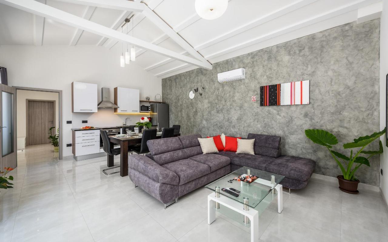 Villa Desapemani Zminj ภายนอก รูปภาพ