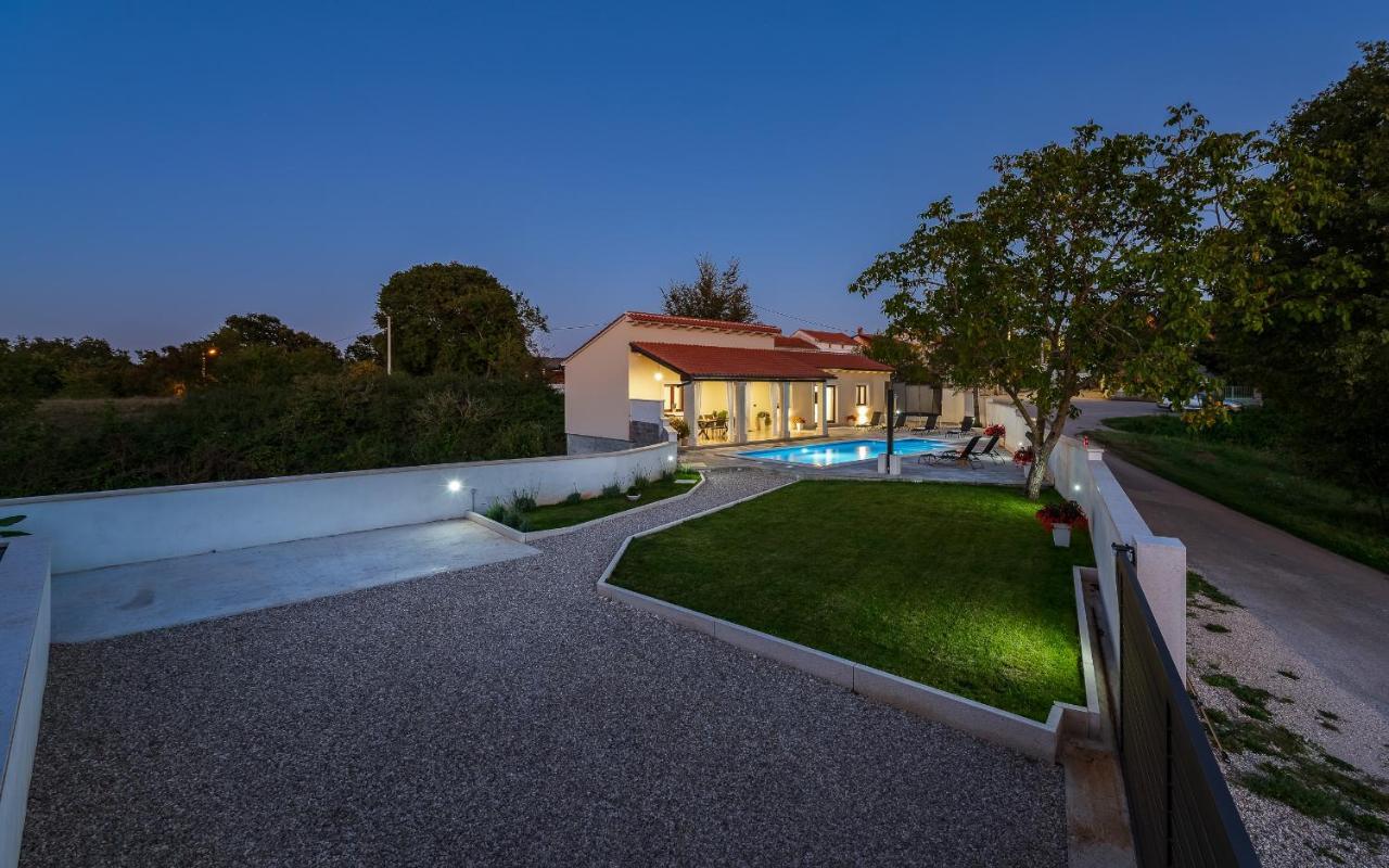 Villa Desapemani Zminj ภายนอก รูปภาพ