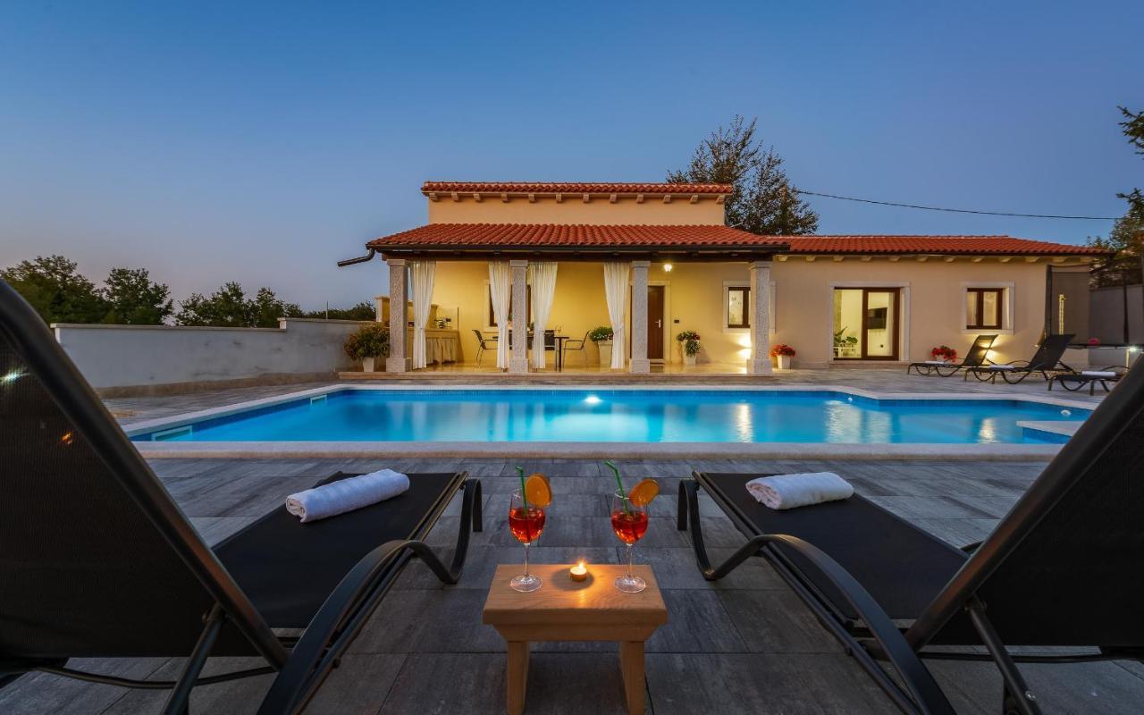 Villa Desapemani Zminj ภายนอก รูปภาพ
