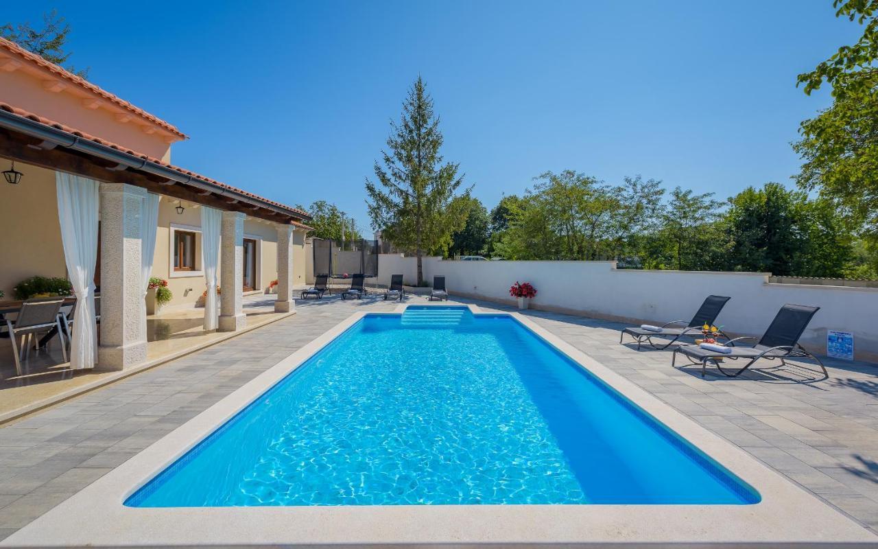 Villa Desapemani Zminj ภายนอก รูปภาพ