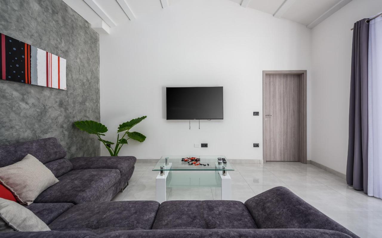 Villa Desapemani Zminj ภายนอก รูปภาพ